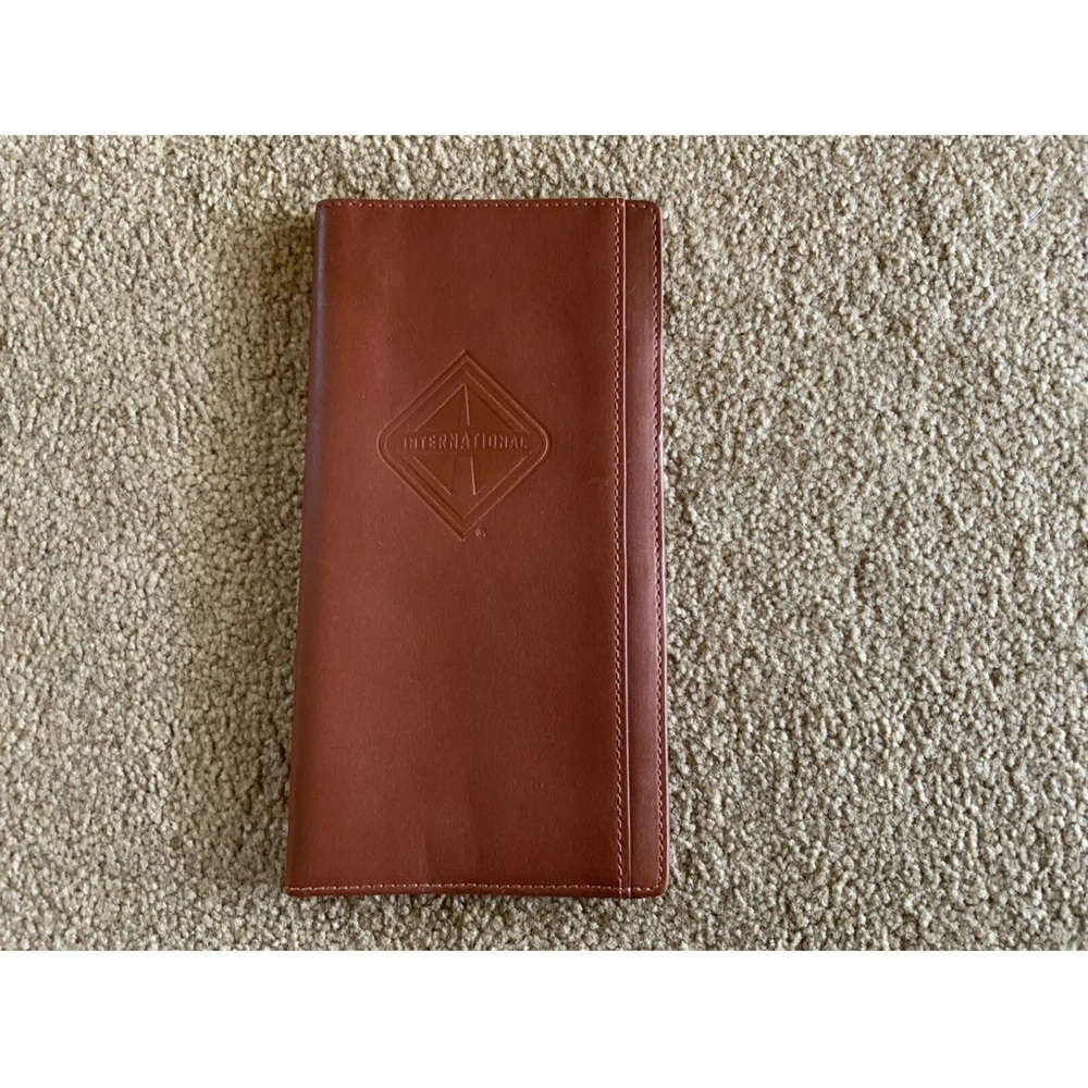 International Cutter & Buck Men’s Wallet